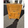 Image 1 : Antique crown ice chest