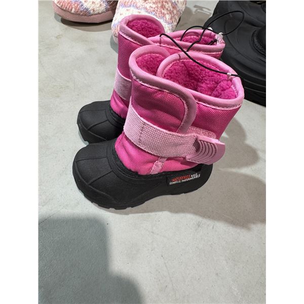 NWT boots size 5 toddler