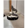 Image 1 : Canadian wilderness wolf figurine