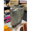 Image 1 : Fuel can