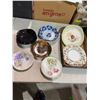 Image 1 : Collectible plates