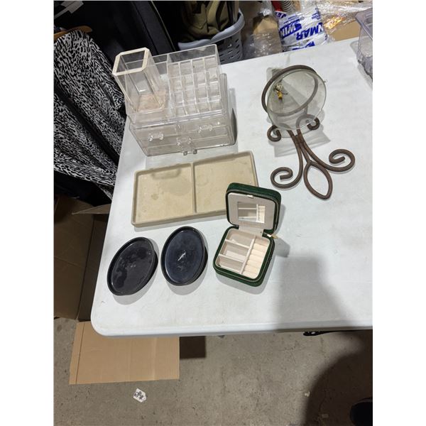 Miscellaneous household accessories