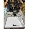 Image 1 : Whiteboard and small kitchen appliance