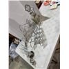 Image 1 : Assorted decor and glasses