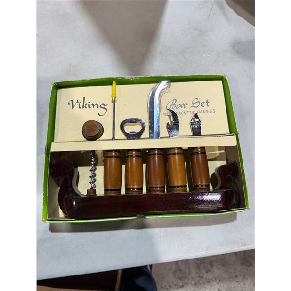 Viking bar set with magnetic handles