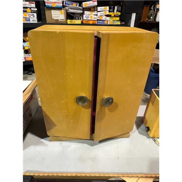 Cutlery cabinet