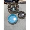 Image 1 : Pet bowls