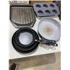 Image 2 : Kitchen item, frying pans, etc.