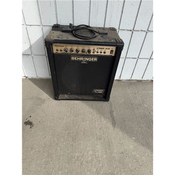 Behringer ultra base BX 300