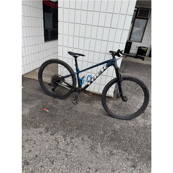 Trek Roscoe bike medium/large dropper post seat