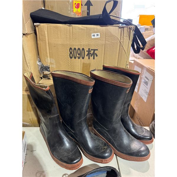 Rubber boots two pairs