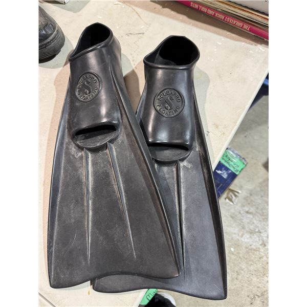 Scuba pro floating flippers
