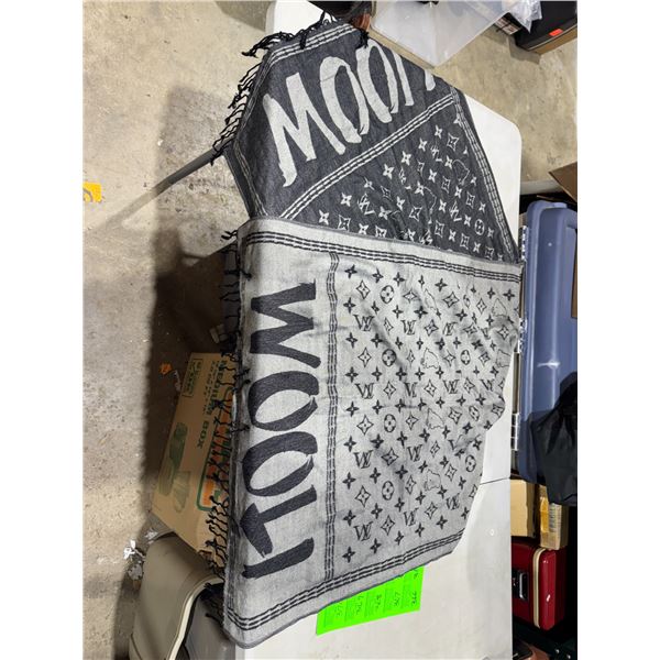 LV wooli scarf/ shawl authenticity up to the buyer to verify before bidding