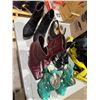 Image 1 : High heel shoes, size 7, and other