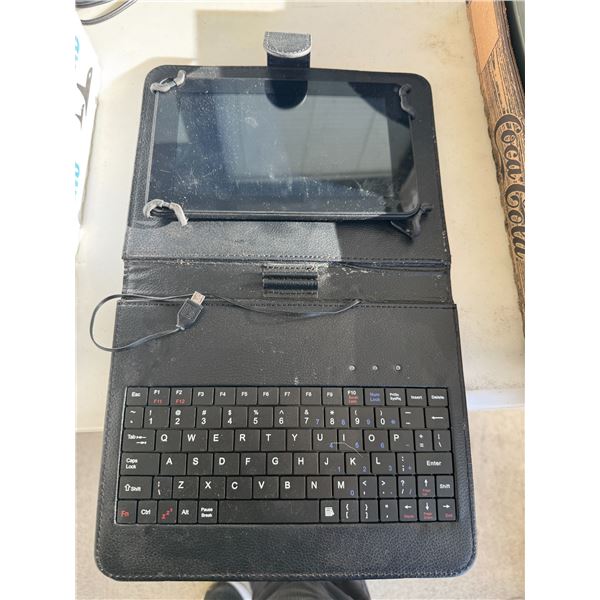Hipstreet tablet and  keyboard