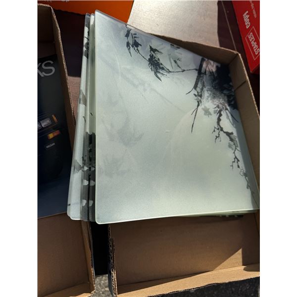 Five serving plates or decor plates