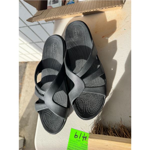 Crocks size 7