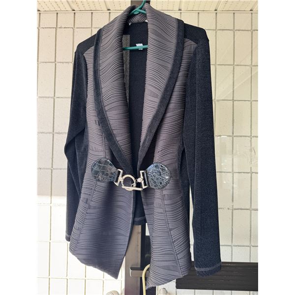 Ladies, top size medium