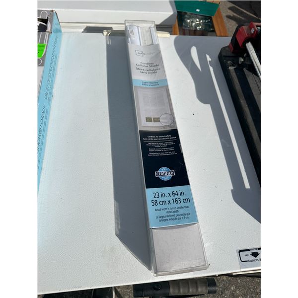 Cordless cellular shade 23" x 64"