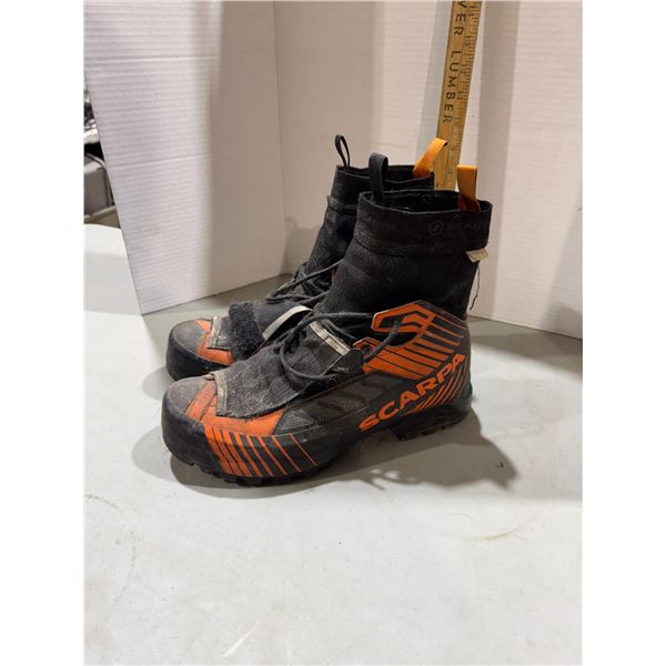Scarpa boots size not shown 9 inch?