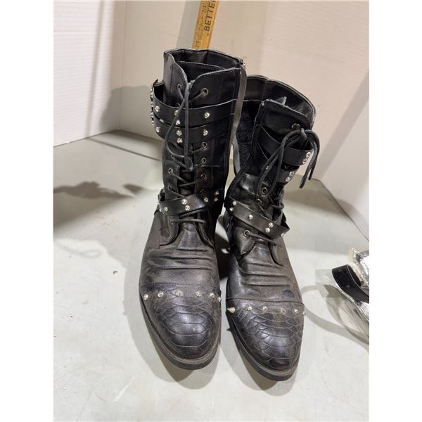 Boots size 9.5