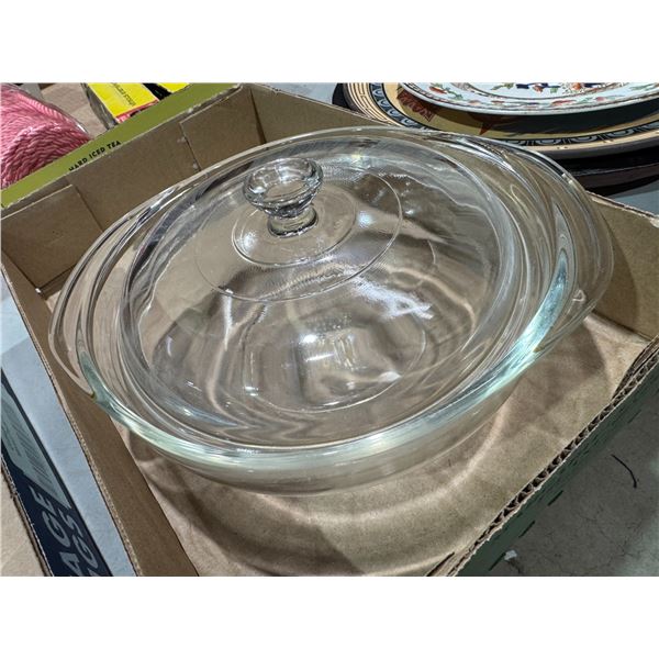 Glass baking dish with lid