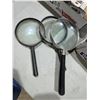 Image 1 : Magnifying glasses