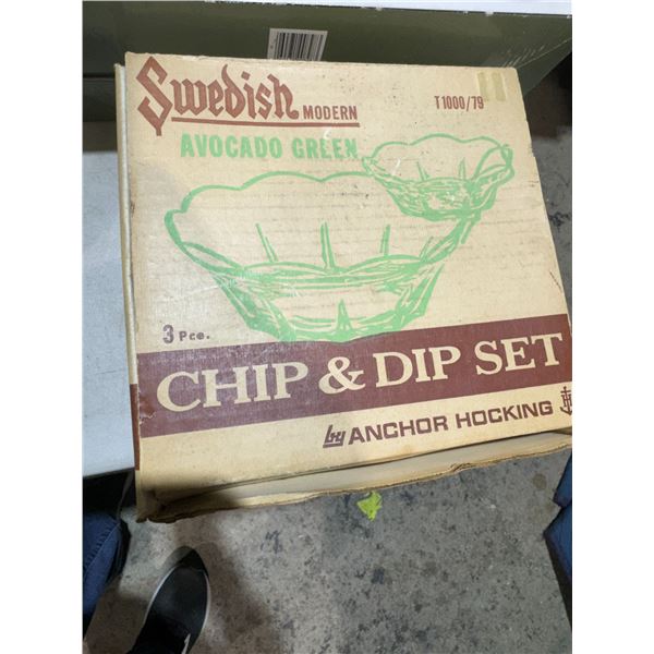 Avocado, green chip and dip set