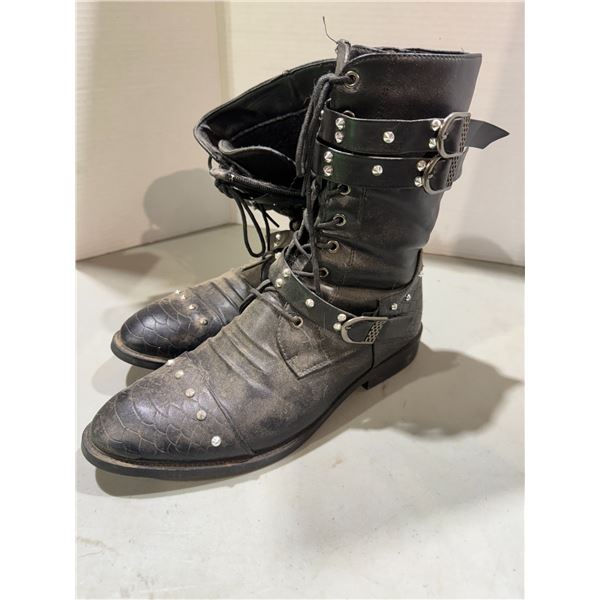 Boots size 9.5