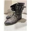 Image 1 : Boots size 9.5