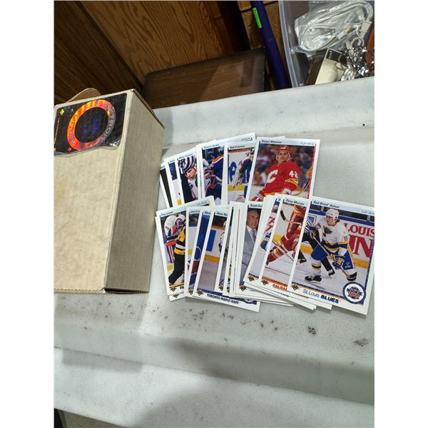Hockey cards, 1991/91 upper deck not complete