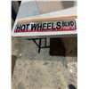 Image 2 : Hot wheels Boulevard sign