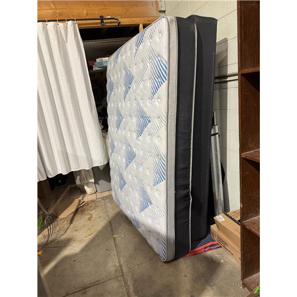 Queen mattress and boxspring