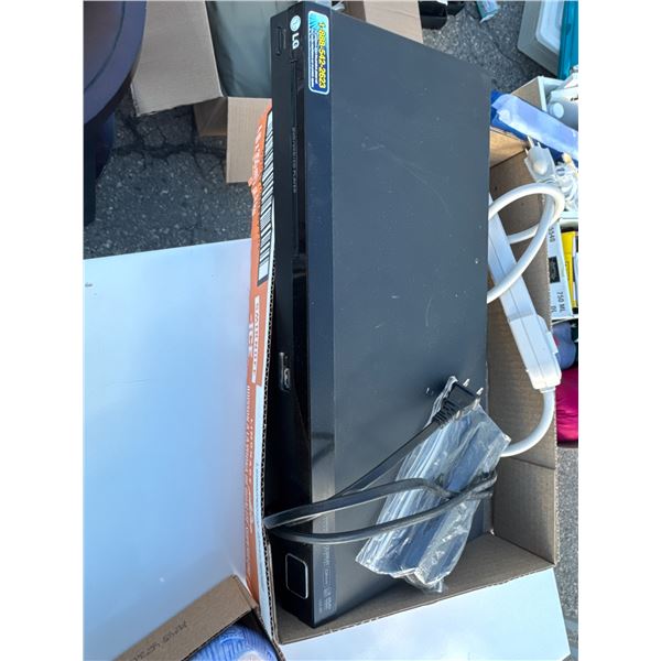 LG DVD CD player with remote and power
