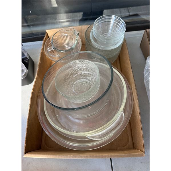 Baking dishes and glass bowls