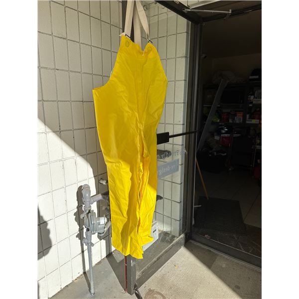 Rain pants size XL