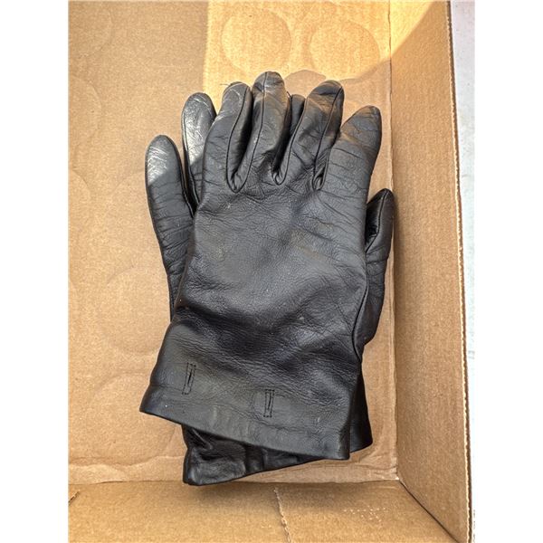 Leather gloves size