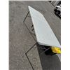 Image 1 : Folding table
