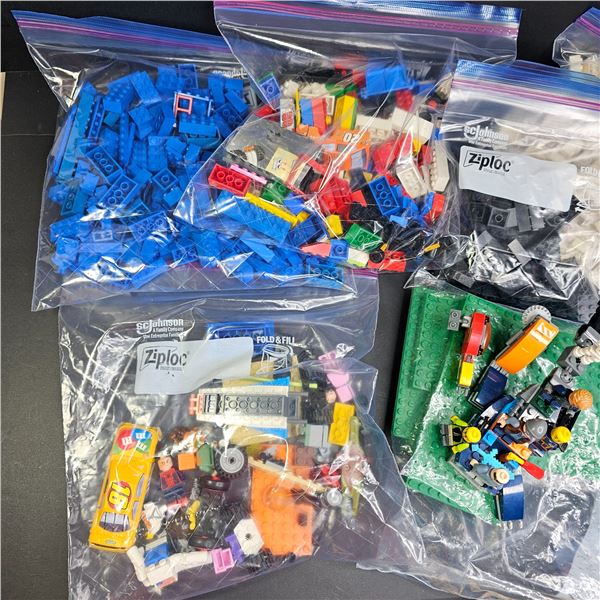 5lbs of Lego pieces and people figures