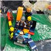 Image 5 : 5lbs of Lego pieces and people figures