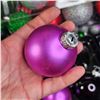 Image 7 : Large number of modern christmas ornament baubles
