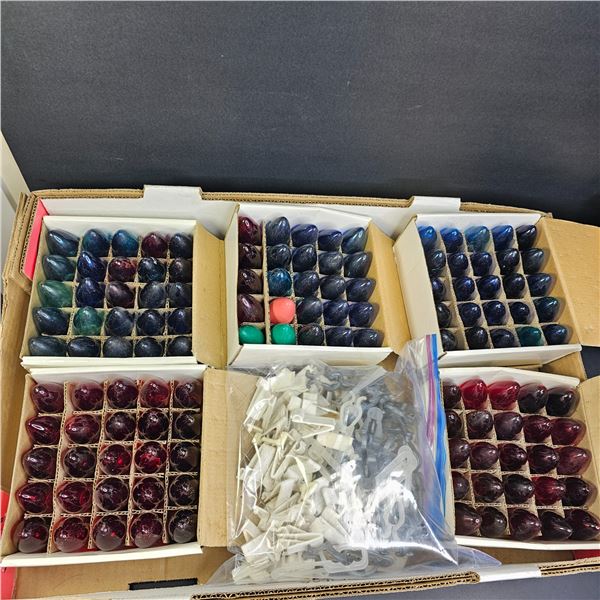 125 x Replacement C9 Christmas Lightbulbs and Mounting Hooks