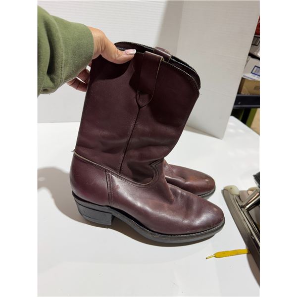 Boots size 9.5