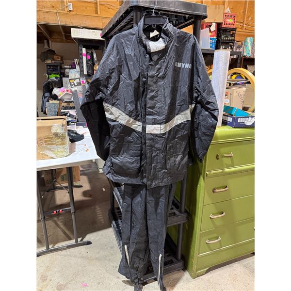 RHYNO rain suit size medium