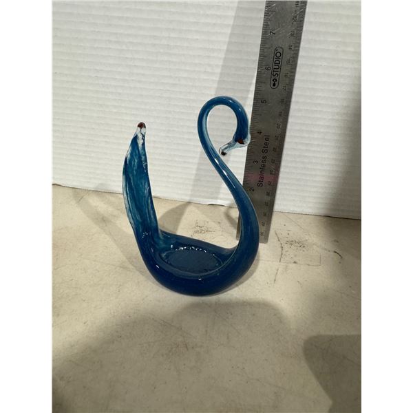 Glass swan decor