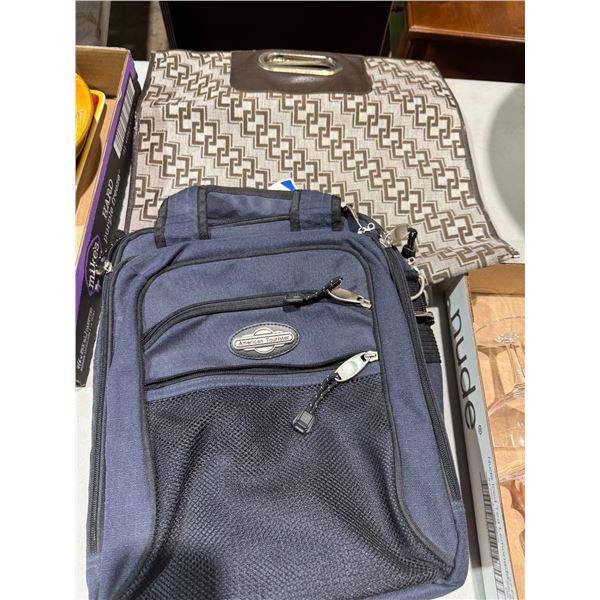 American tourists and other bag