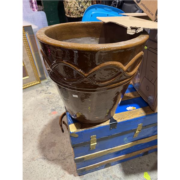 Plant pot
