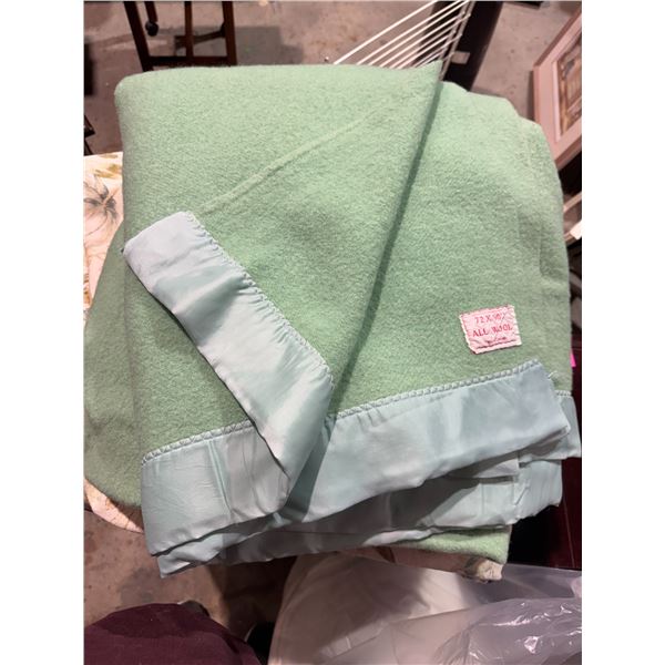 Wool blanket made in Canada 72" x 90"