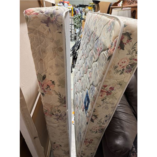 Double mattress in box spring Sears O pedic