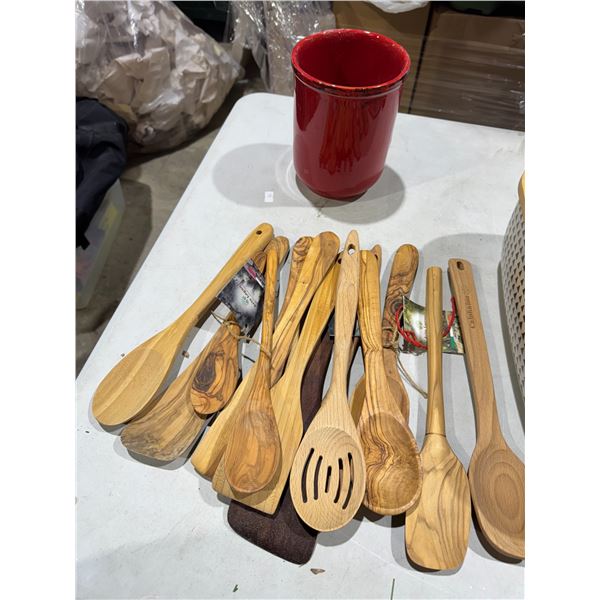 Wood utensils and holder